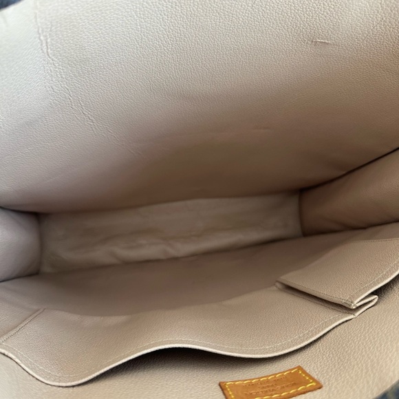 ❤️‍🔥Authentic LV sac plat in GM size❤️‍🔥 - Picture 16 of 17